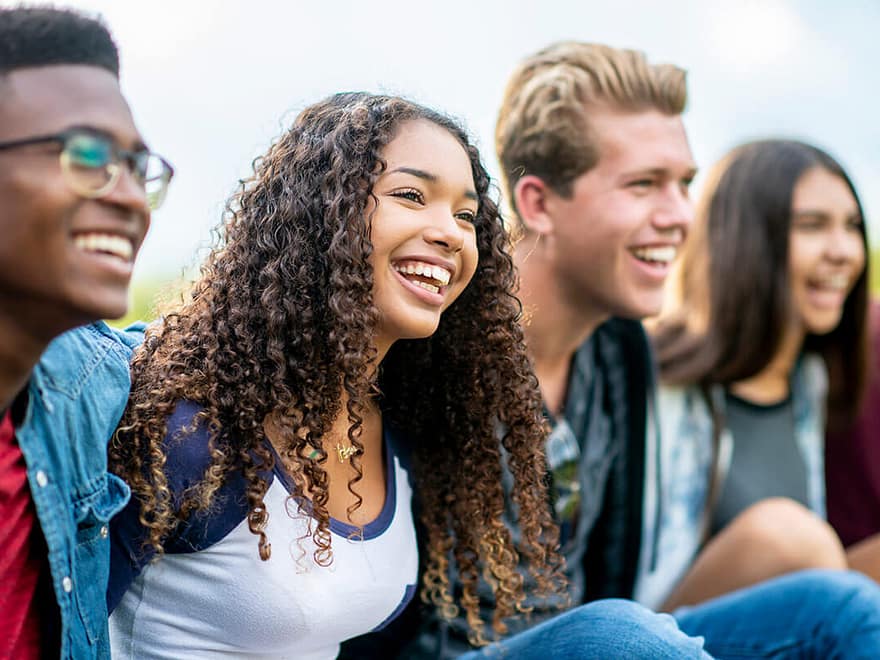 what are the differences between friends and acquaintances?